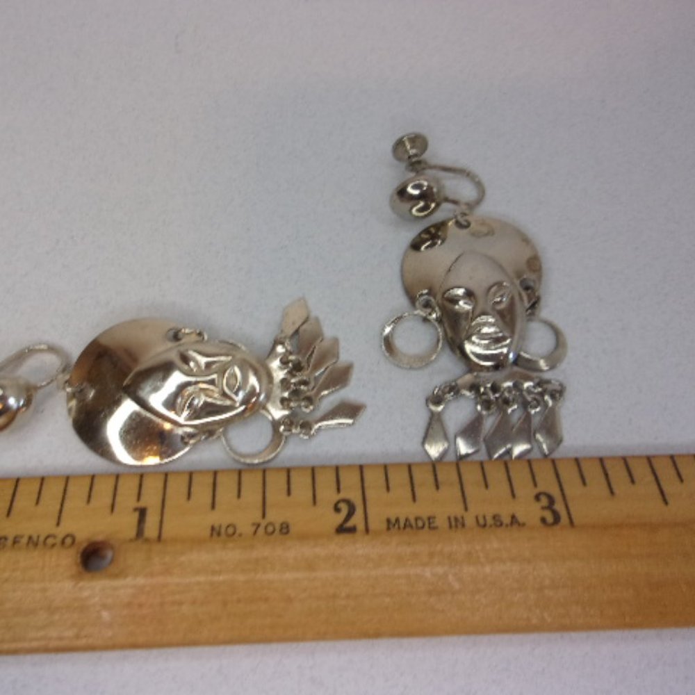 Vintage Tribal Light Gold Dangle Screw Back Earrings - Picture 4 of 4